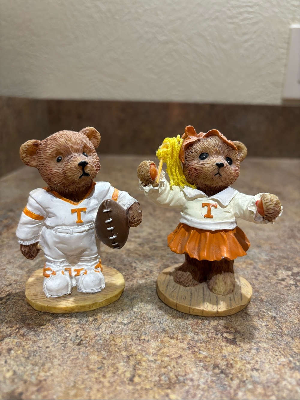 Tennessee Team Bear Football & Cheer Figurine Set - home decor